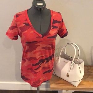 Victoria’s Secret xs v-neck t-shirt ❤️